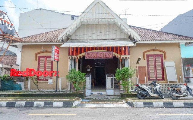 RedDoorz At Golden Inn Tugu Yogyakarta