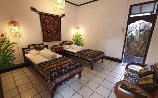 Padang Lovina Sea Side Cottage – Guest Rooms – Singaraja