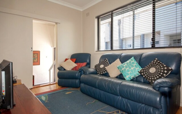 Sandy Point Road 3/38, Yacaaba