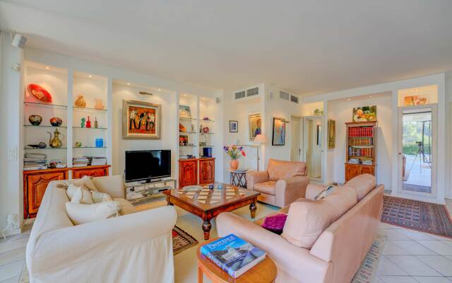 Semiramis at Villa Laurie Mougins