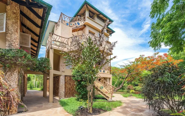 Tombo House