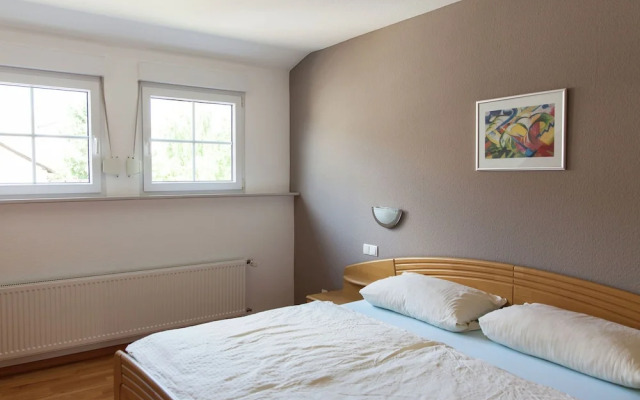 Modern Apartment In Krov With Garden And Balcony