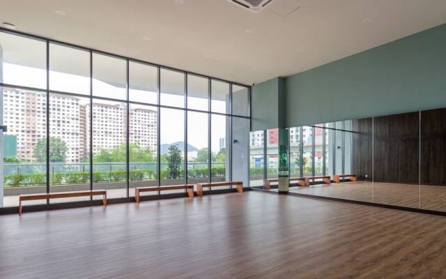 Neu Suites Residence, Embassy Row