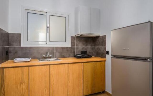 Amoudi Studios Apartments Hotel