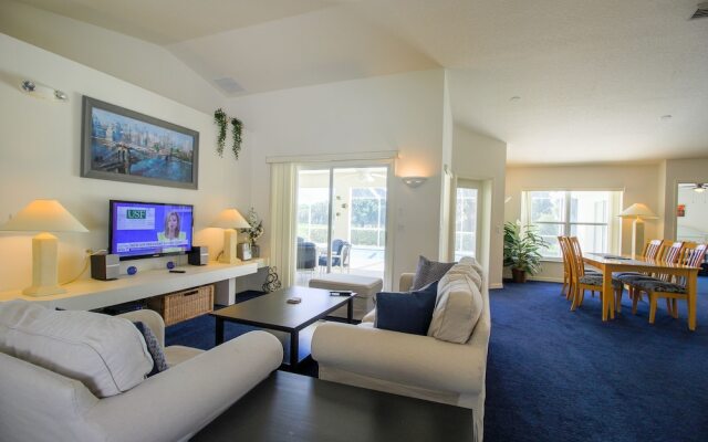 Gorgeous Vacation Ciska 3 Bedroom Home by RedAwning