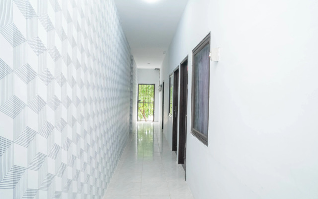 RedDoorz Plus near ITC Cempaka Mas 2