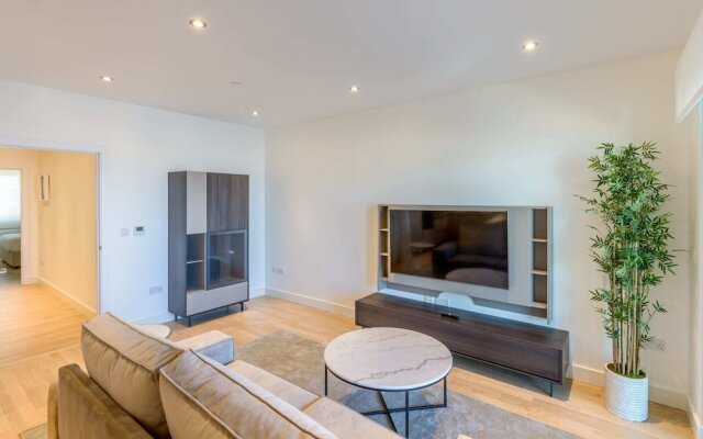 Luxury Modern Apartment With Exceptional Views! Hosted by Sweetstay