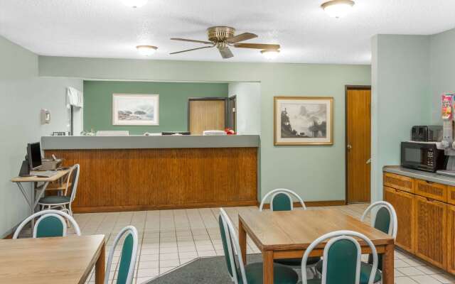 Super 8 by Wyndham Washington/Peoria Area