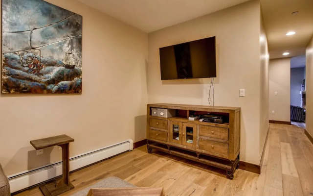 Water House On Main Street #6106