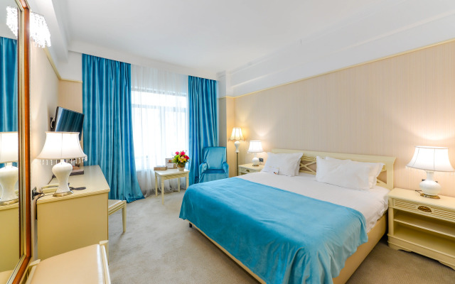 Phoenicia Grand Hotel