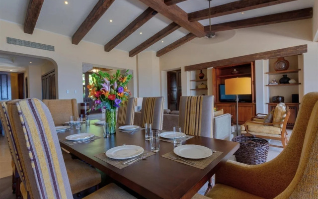 Villa Tranquila: 4 Bedroom Ocean View Villa Perfect for Relaxing at a Discounted Rate!