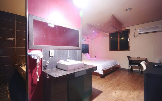 Gunsan Fox Tourist Hotel