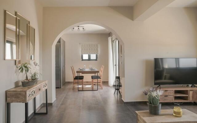 Queen Bee Apartment A