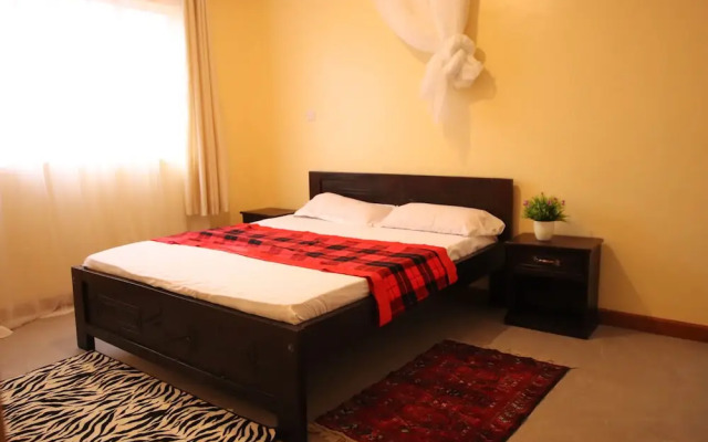 Lux Suites Ebony Mara House