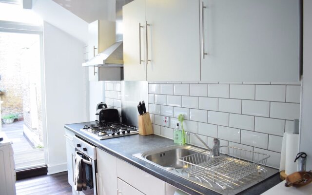 Light and Spacious 2 Bedroom Apartment in Peckham