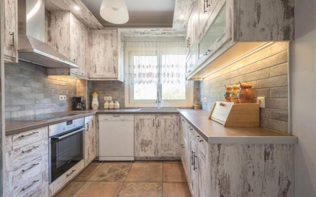 Seaside 2BR apartment in Varkiza 2mins walk from beach