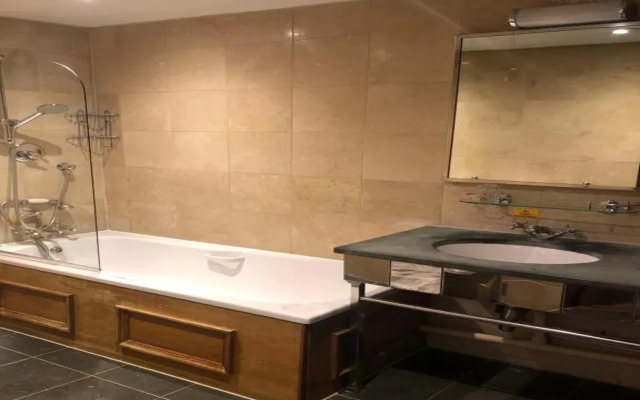 OYO The Greyhound Inn