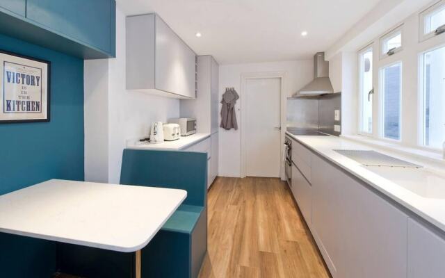 2-bed Apartment Victoria