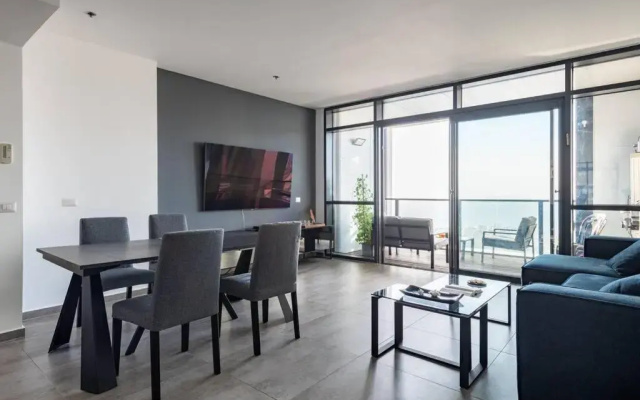 Luxury 3 Bedroom Oceanview Apt