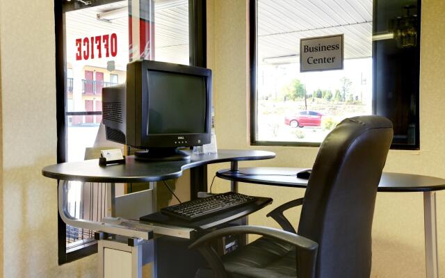 Americas Best Value Inn & Suites Macon at Eisenhower Pkwy