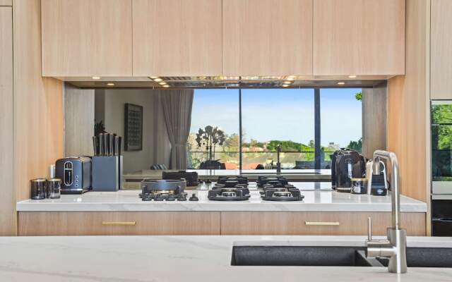 HomeHotel Ultra Luxurious 3 Bedroom Penthouse