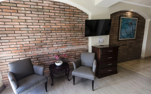 Los Altos Apartments & Studios