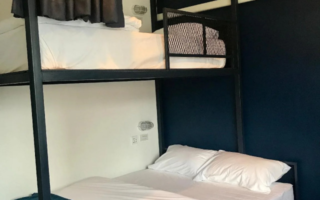 White Wall Poshtel - Hostel