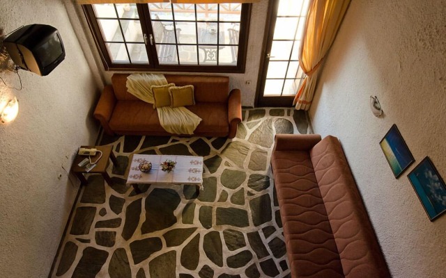 Delphi Hotel