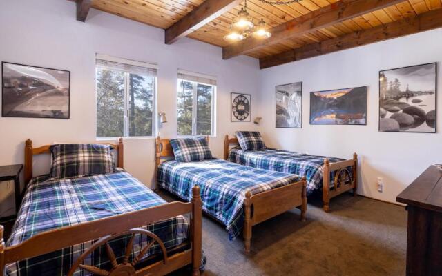 Chipmunk Treehouse #1983