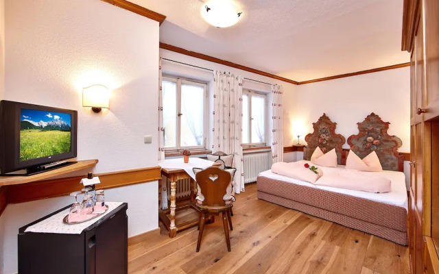 Alpenrose Traditionsgasthof Mittenwald