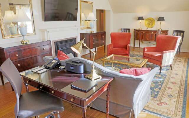 Hotel Roanoke & Conference Ctr, Curio Collection by Hilton