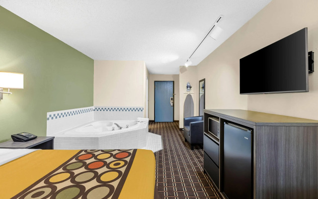 Super 8 by Wyndham Watertown WI