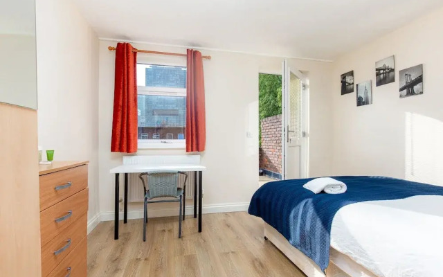 Saltwell Street - Deluxe Guest Room 4
