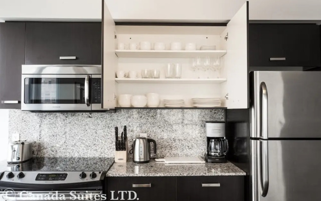 Canada Suites - 832 Bay St.