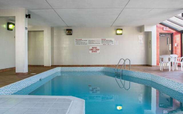 Econo Lodge By The Falls