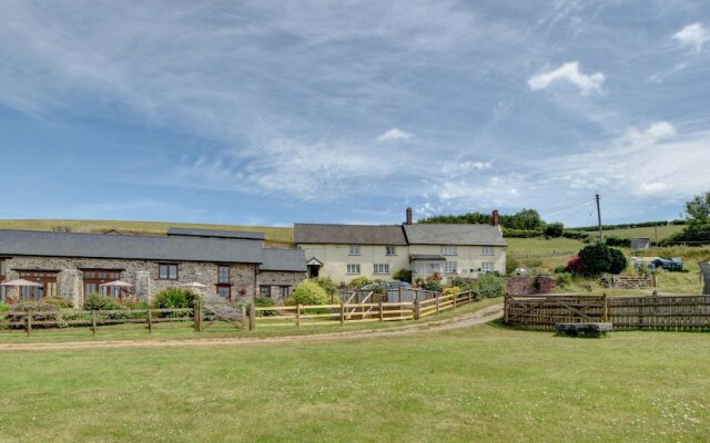 Rural Holiday Home in Tiverton With Jacuzzi Near Sea