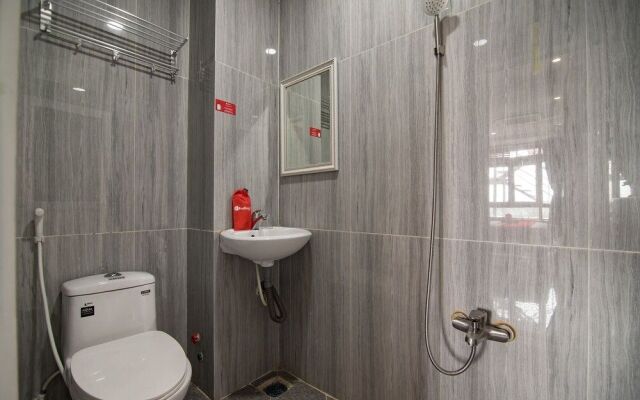 RedDoorz near Tan Son Nhat Golf 2