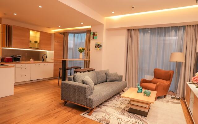 May Seven Service Apartment