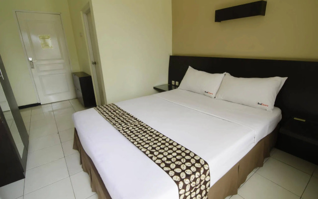 RedDoorz near Gubeng Station