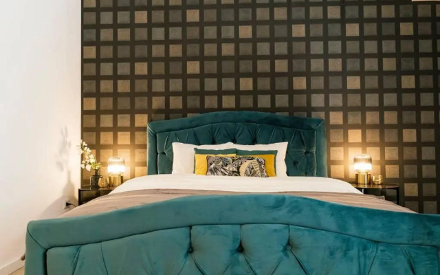 Glamour Dristor brand new Studio