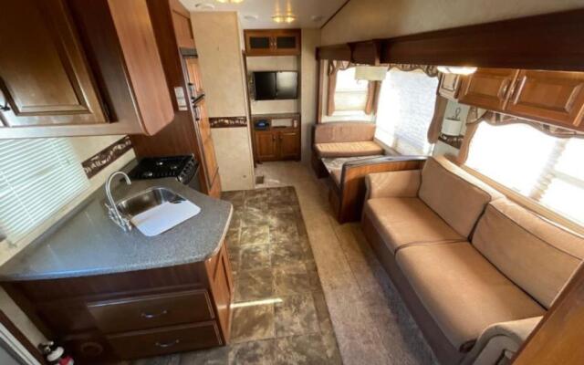 Gorgeous Glamping RV plus Indoor Hot Tub