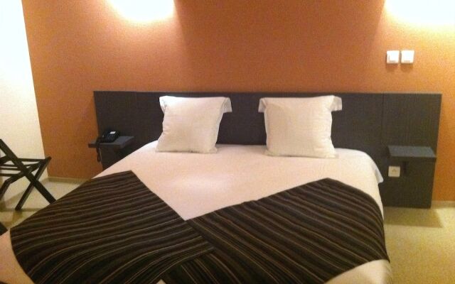 FASTHOTEL LE RALE DES GENETS - Un hôtel FH COLLECTION