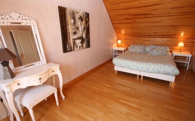 Modern Villa in Clohars-Carnoët with Private Swimming Pool