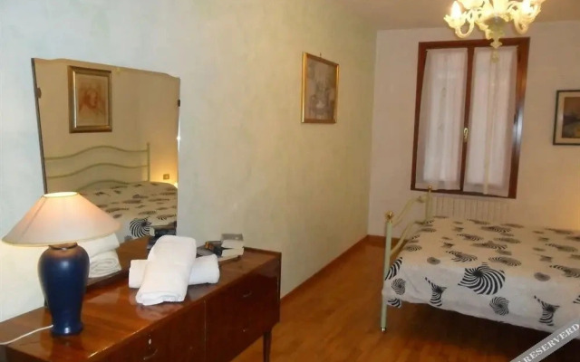 Sunny Venice Apartment