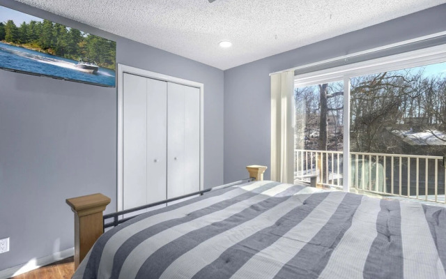 Lakation at the Waters Edge