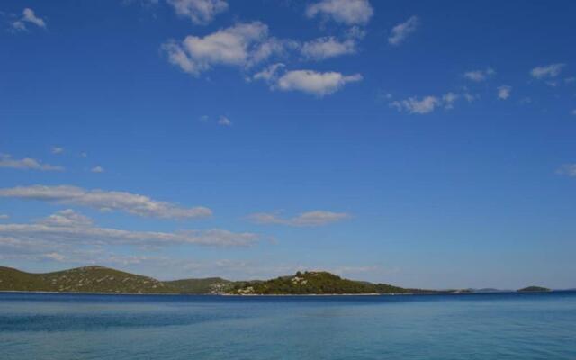 Private studio apartment with a garden and a terrace