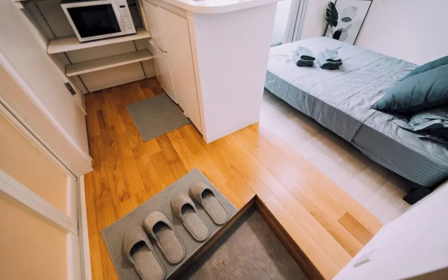 Minimalist Loft 1003