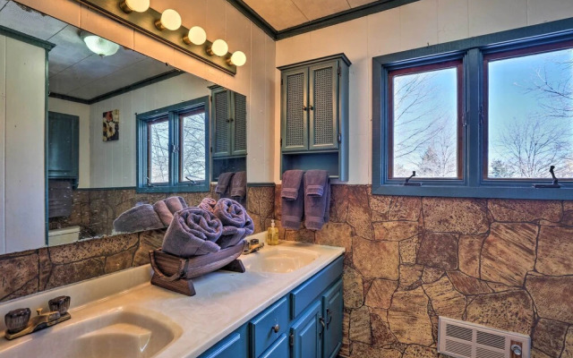 5 Mi to Dtwn Denver: Peaceful Lakewood Home!