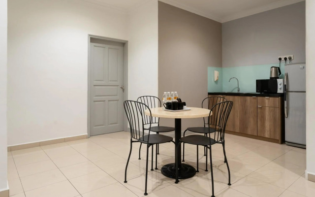 Golden View Serviced Apartment