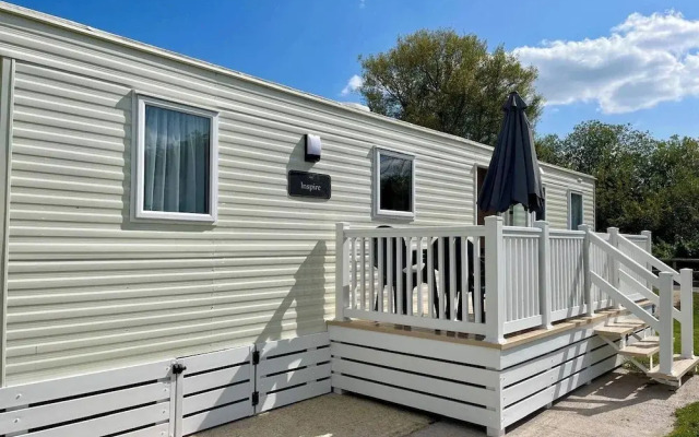 Cosy 3 Bedroom Caravan in South Cerney
